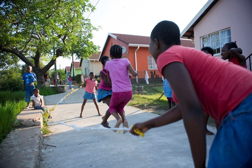 Bericht BCNN mist gevoel van urgentie bij minister Kaag na rapport gevolgen 'weeshuistoerisme' bekijken