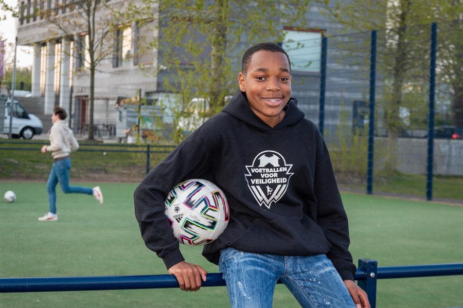 Bericht #100verhalen: Xavi – voetballen voor veiligheid bekijken